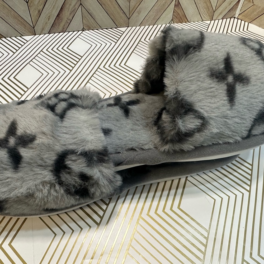Cozy Grey Faux Fur Slippers